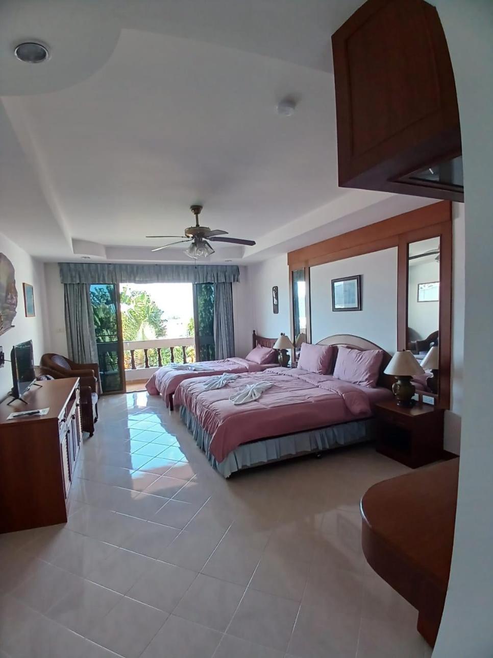 Aksarai Hotel Patong Eksteriør billede