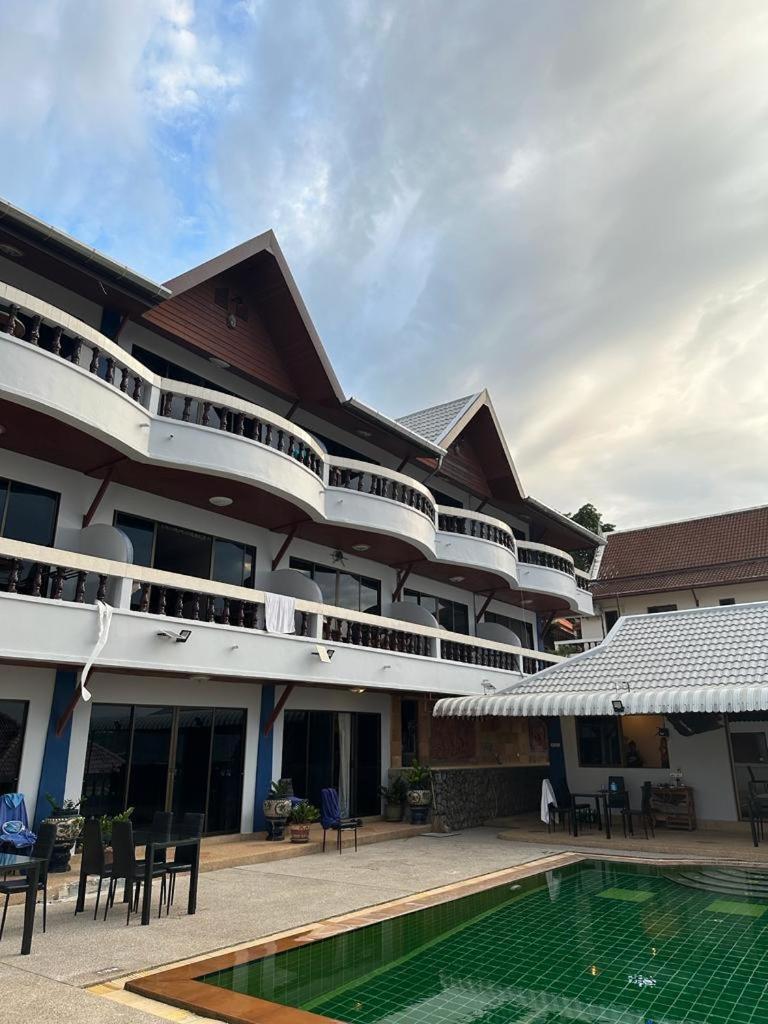 Aksarai Hotel Patong Eksteriør billede