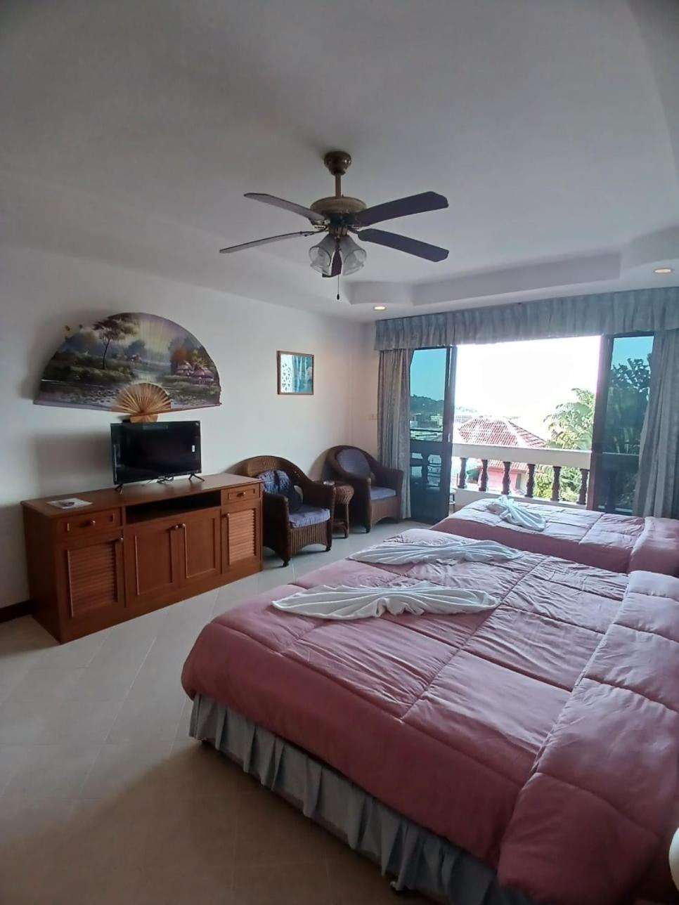 Aksarai Hotel Patong Eksteriør billede