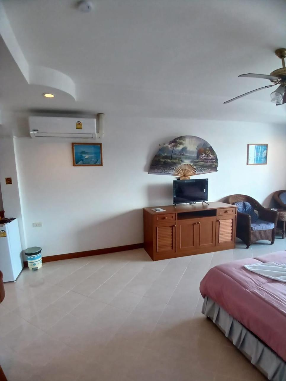 Aksarai Hotel Patong Eksteriør billede