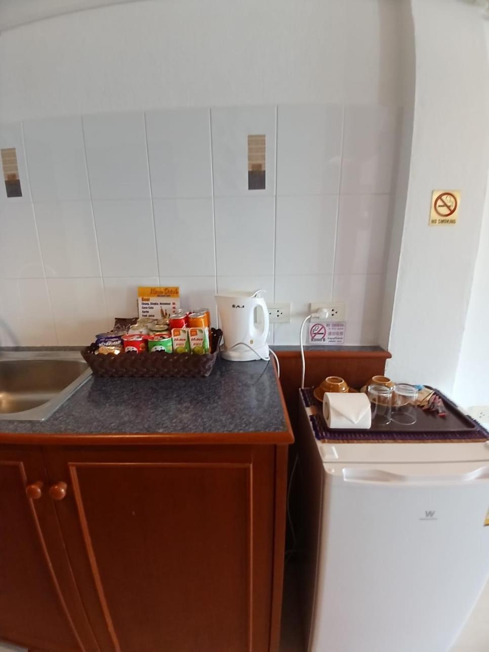 Aksarai Hotel Patong Eksteriør billede