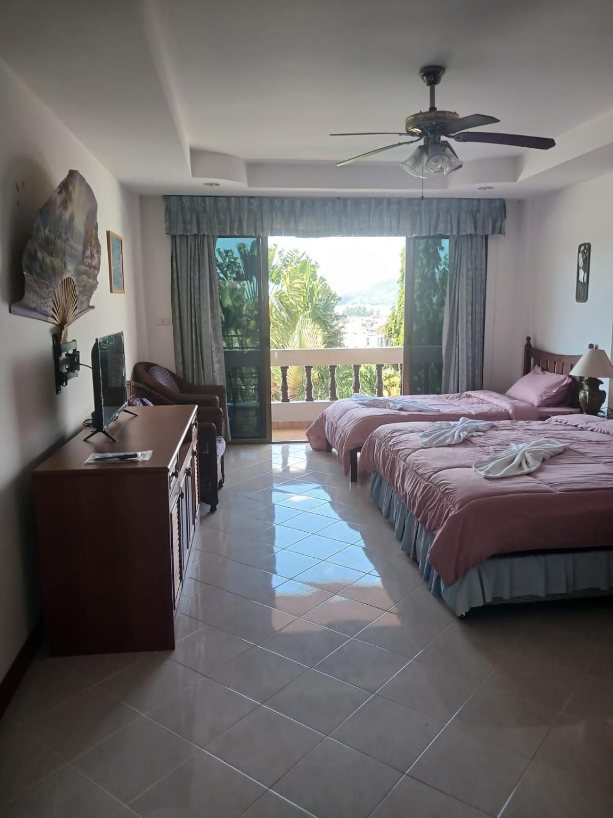 Aksarai Hotel Patong Eksteriør billede