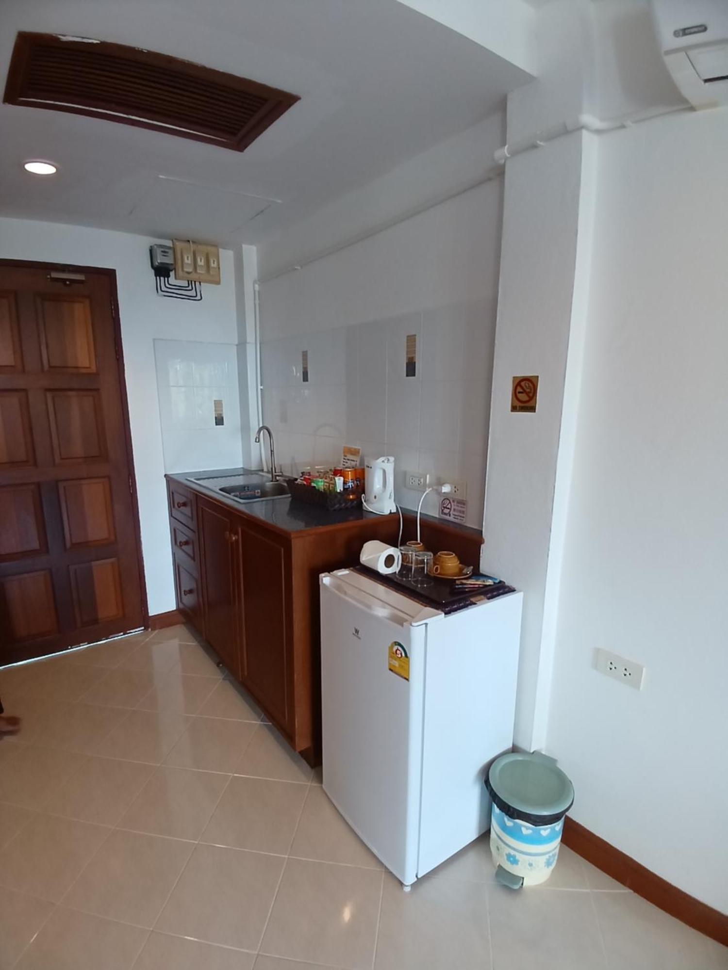 Aksarai Hotel Patong Eksteriør billede