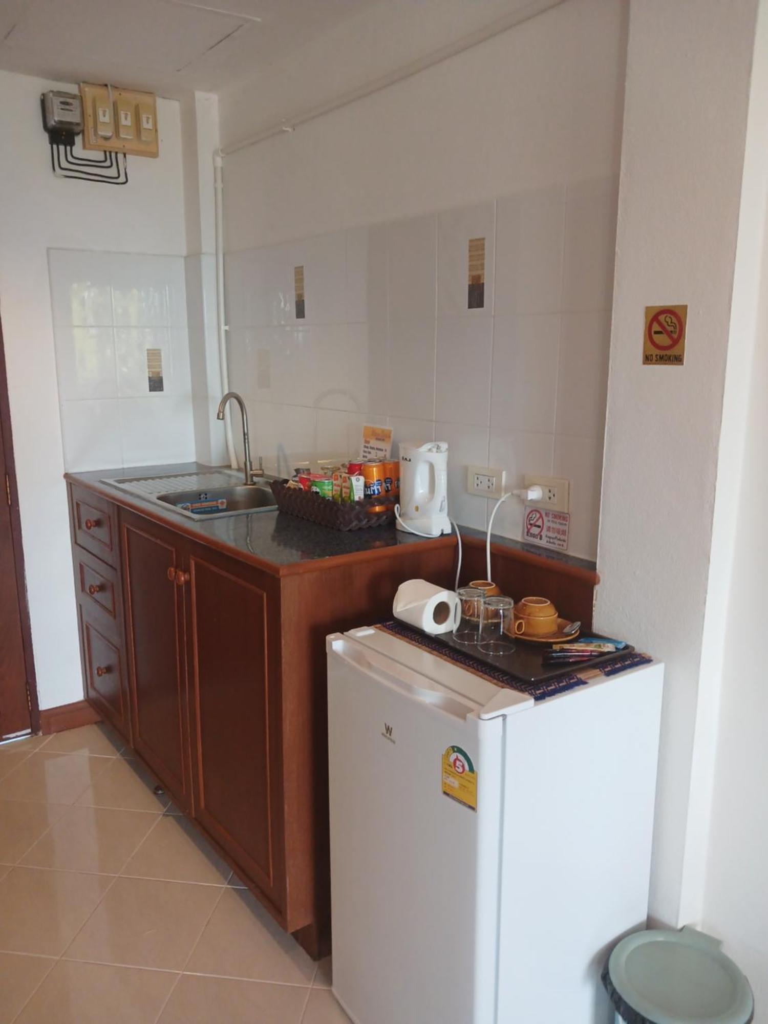 Aksarai Hotel Patong Eksteriør billede