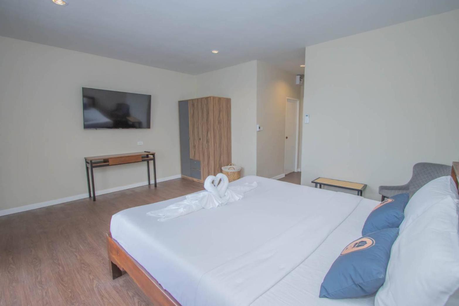 Aksarai Hotel Patong Eksteriør billede